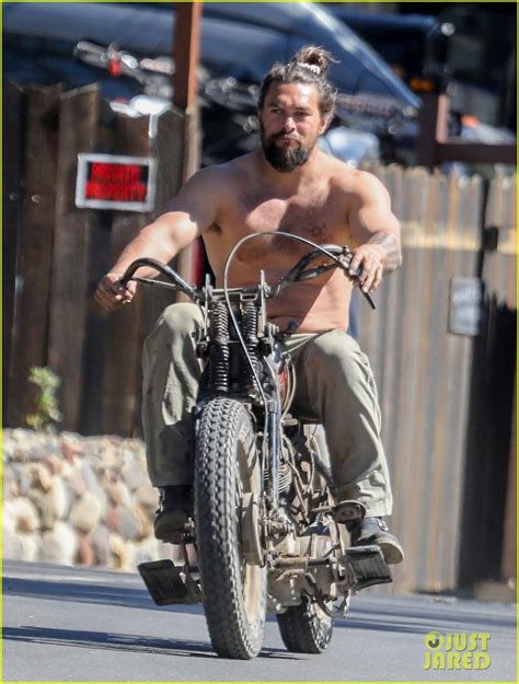 jason momoa naked on a bike|Watch Access Hollywood Clip: Jason Momoa Rides Bike NAKED。